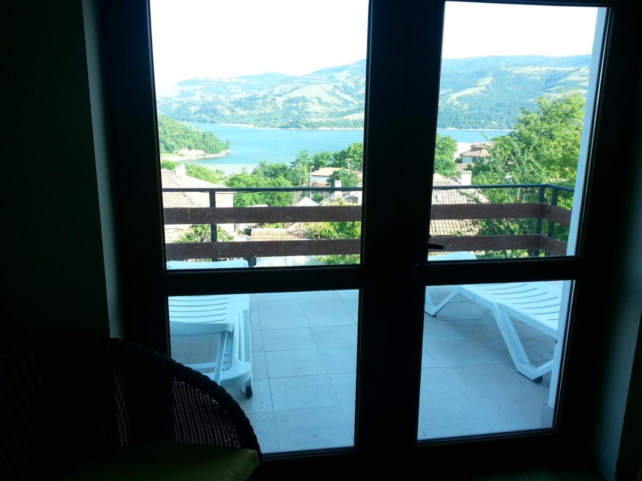 Mihaela Lake Retreat Gnyazdovo Ngoại thất bức ảnh